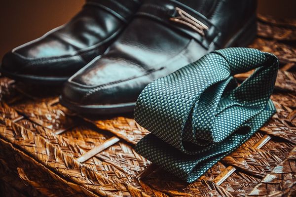 Kroki do stworzenia wyjątkowego zestawu z krawatem – przewodnik dla gentlemana